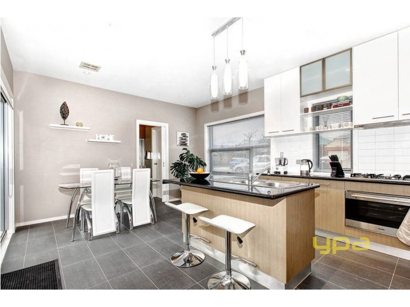 44 Edgbaston Parade, Caroline Springs VIC 3023