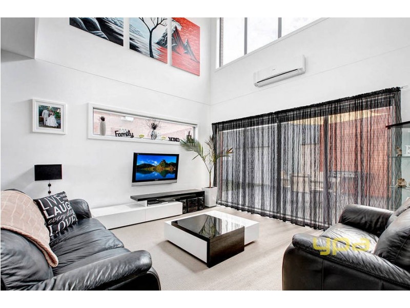 44 Edgbaston Parade, Caroline Springs VIC 3023