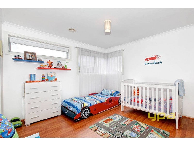 44 Edgbaston Parade, Caroline Springs VIC 3023