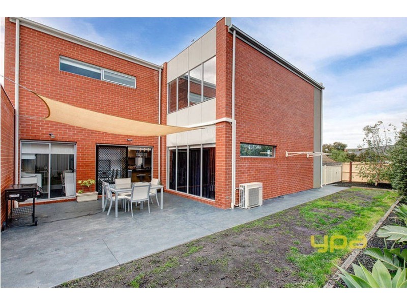 44 Edgbaston Parade, Caroline Springs VIC 3023