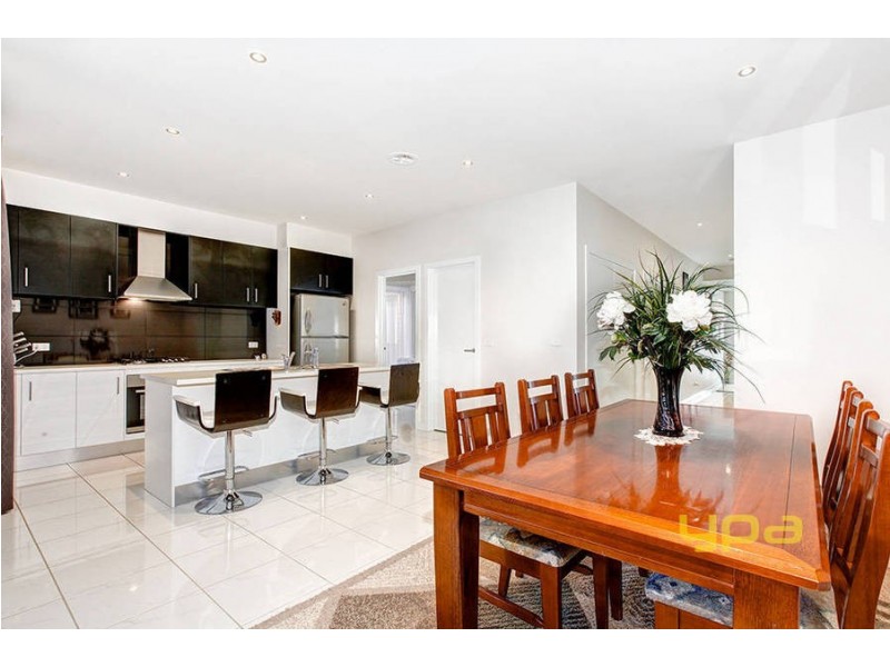 9 Creekview Place, Caroline Springs VIC 3023