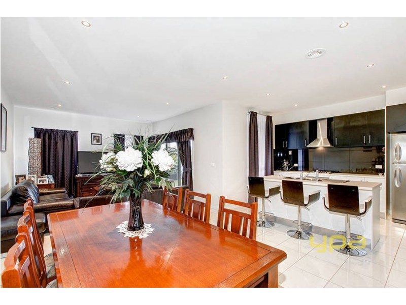 9 Creekview Place, Caroline Springs VIC 3023