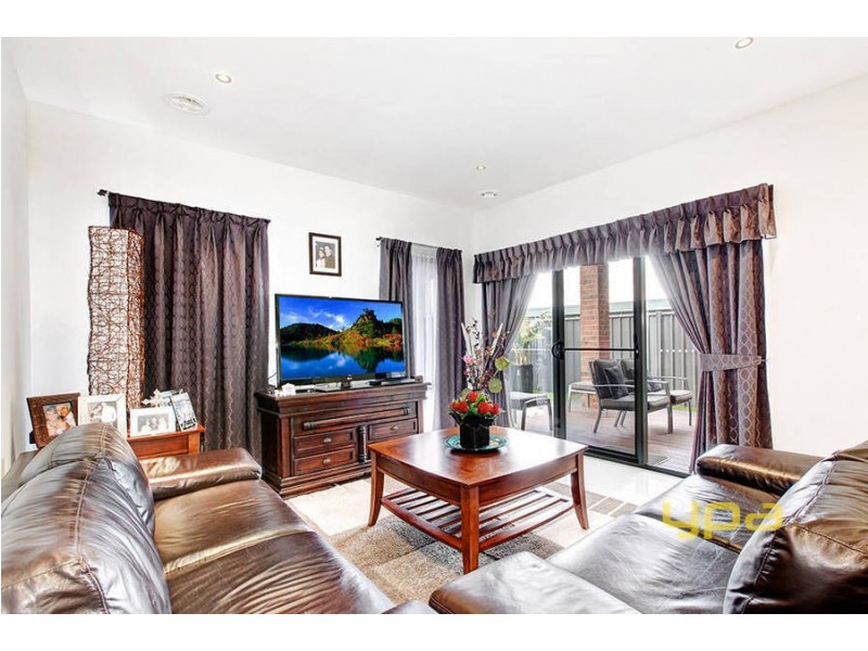 9 Creekview Place, Caroline Springs VIC 3023