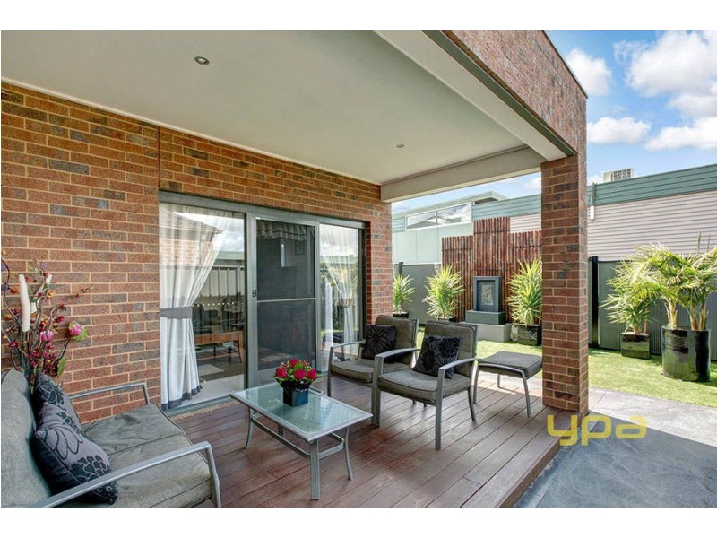 9 Creekview Place, Caroline Springs VIC 3023