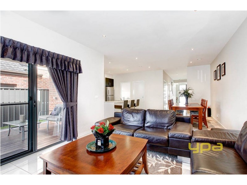 9 Creekview Place, Caroline Springs VIC 3023