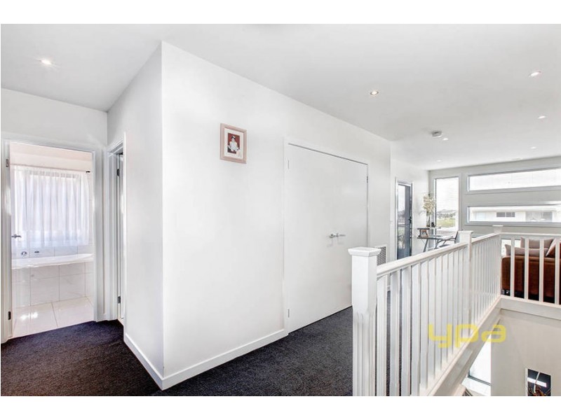 9 Creekview Place, Caroline Springs VIC 3023