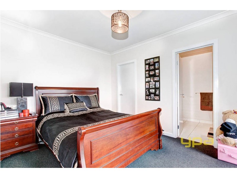 9 Creekview Place, Caroline Springs VIC 3023