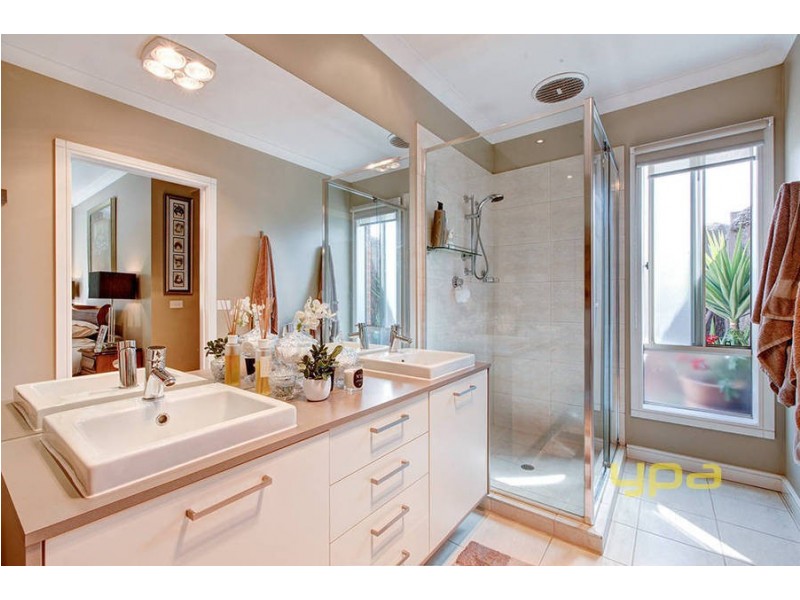 5 Croft Street, Caroline Springs VIC 3023