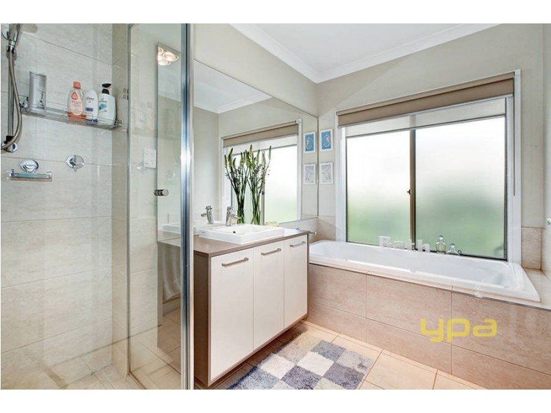 5 Croft Street, Caroline Springs VIC 3023