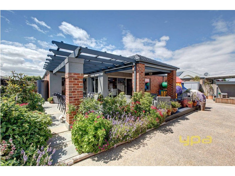 5 Croft Street, Caroline Springs VIC 3023