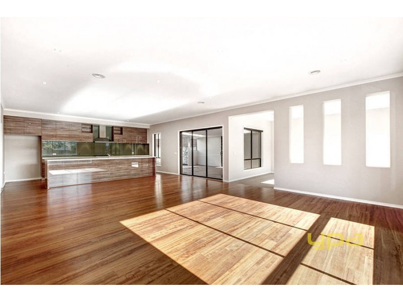 2 Narracan Close, Caroline Springs VIC 3023