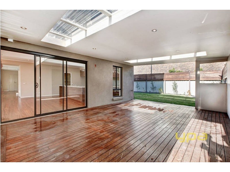 2 Narracan Close, Caroline Springs VIC 3023