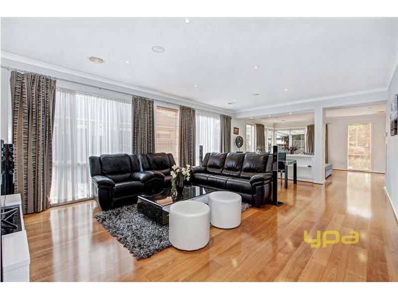 6 Cassan Way, Caroline Springs VIC 3023