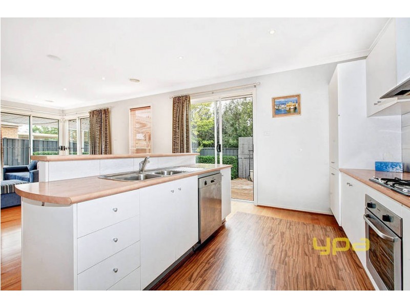 6 Cassan Way, Caroline Springs VIC 3023