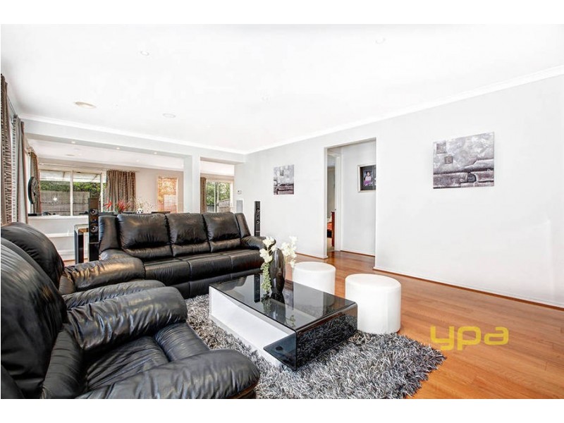 6 Cassan Way, Caroline Springs VIC 3023