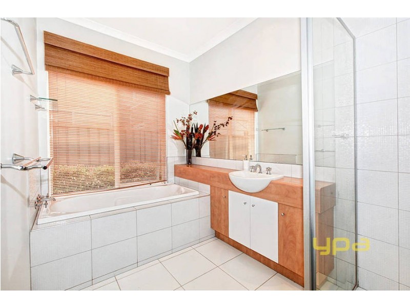 6 Cassan Way, Caroline Springs VIC 3023