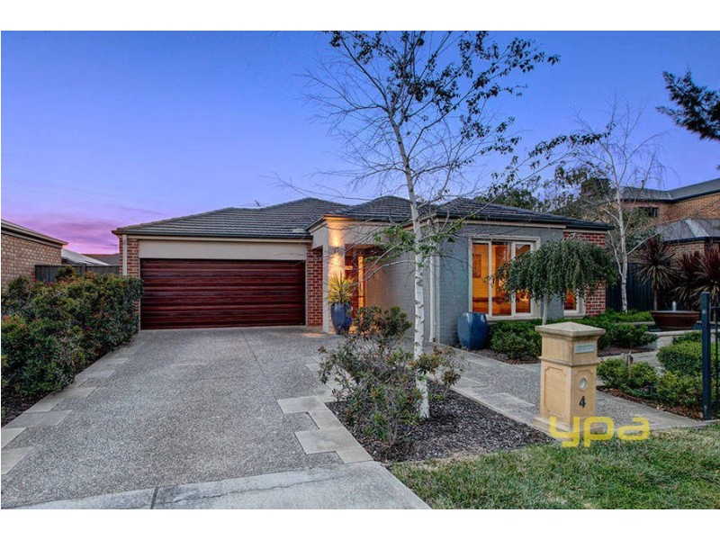 4 Dargi Green, Caroline Springs VIC 3023