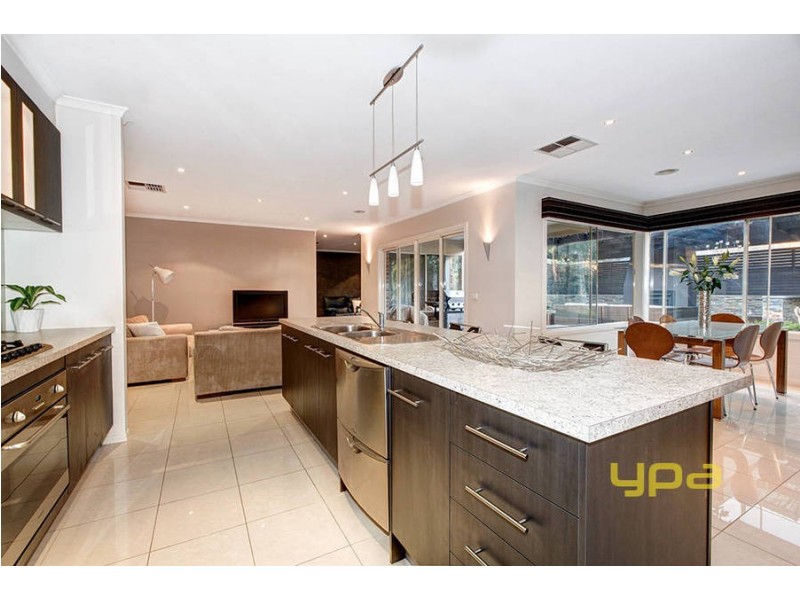 4 Dargi Green, Caroline Springs VIC 3023