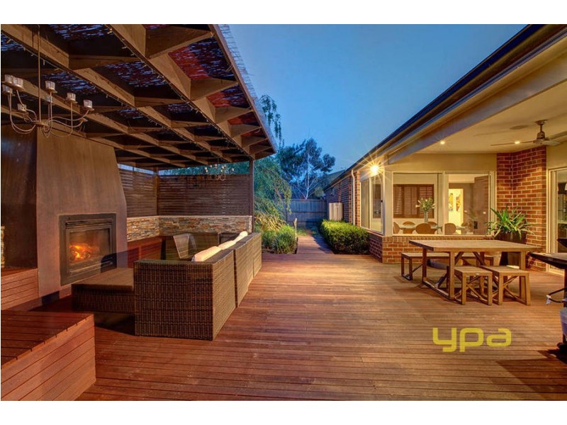 4 Dargi Green, Caroline Springs VIC 3023