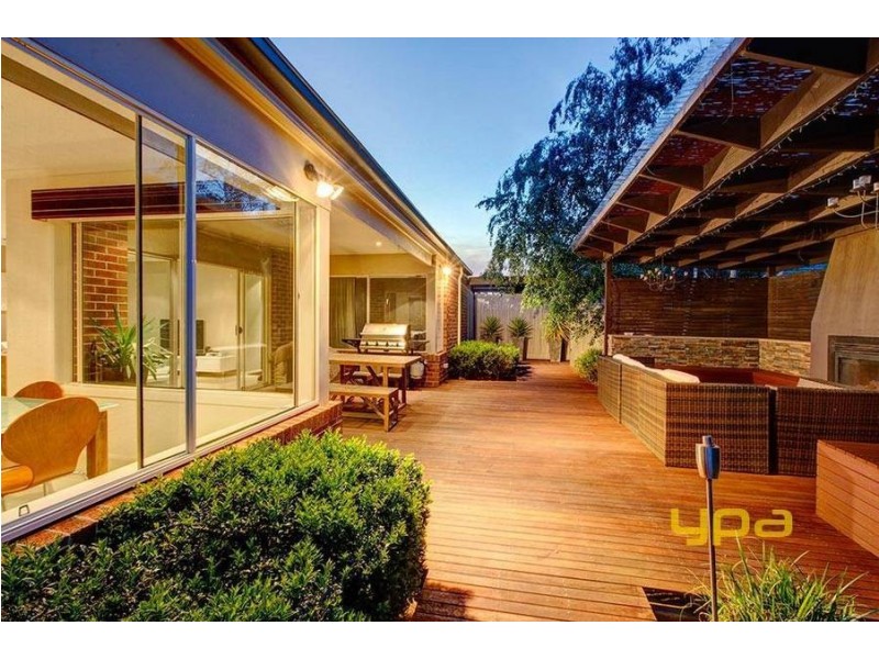 4 Dargi Green, Caroline Springs VIC 3023