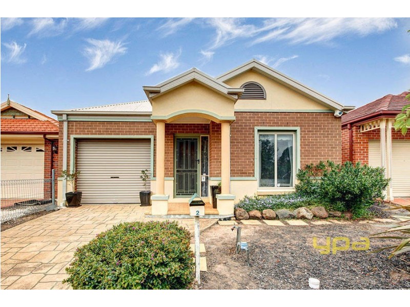 2 Sherdley Green, Caroline Springs VIC 3023