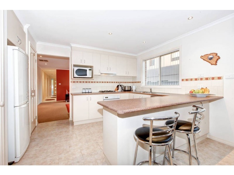 6 French Crescent, Caroline Springs VIC 3023