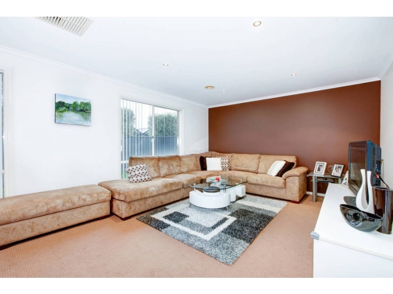 6 French Crescent, Caroline Springs VIC 3023