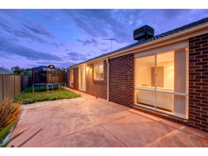 6 French Crescent, Caroline Springs VIC 3023