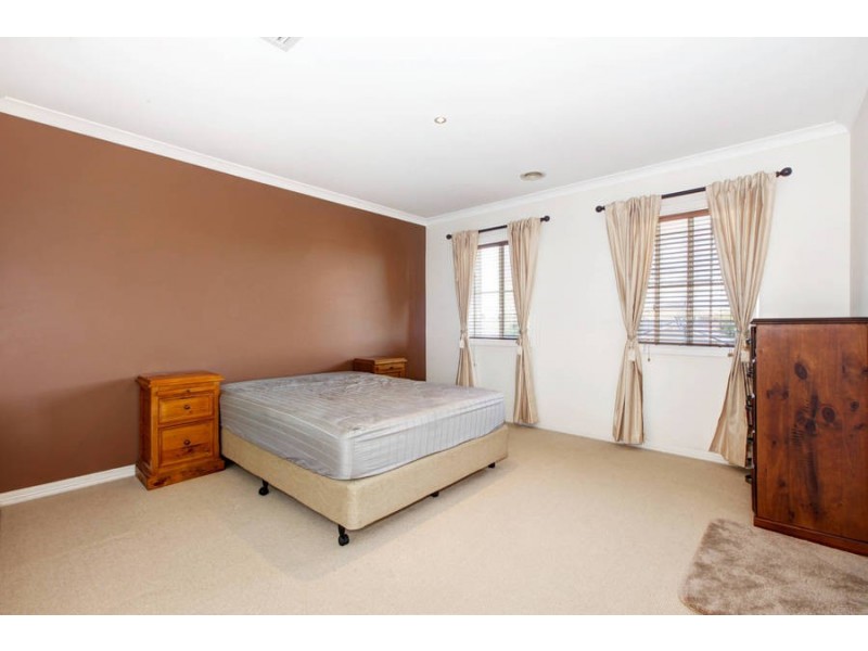 3 Colac Place, Caroline Springs VIC 3023