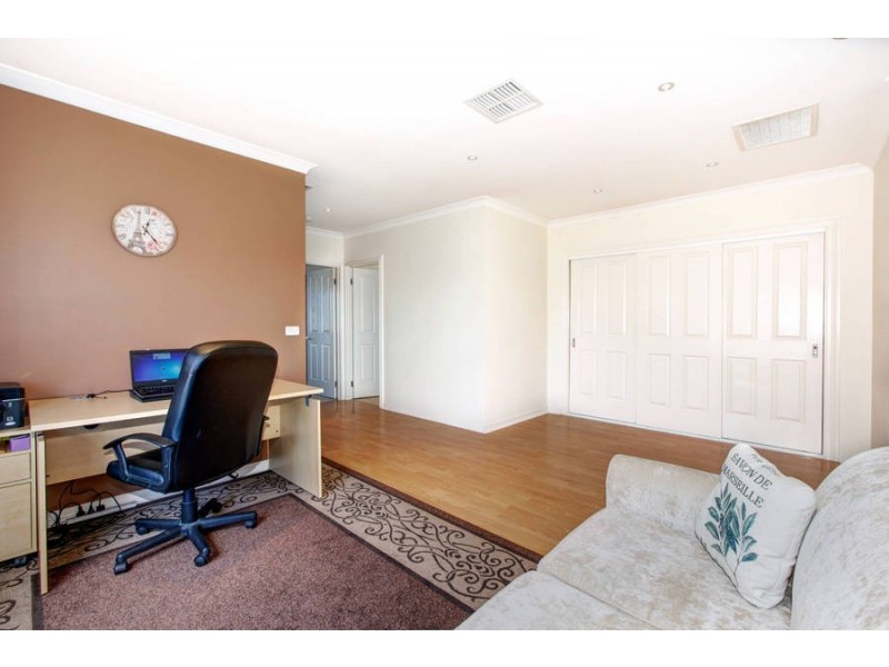 3 Colac Place, Caroline Springs VIC 3023