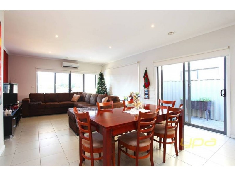 21 Kororoit Approach, Caroline Springs VIC 3023