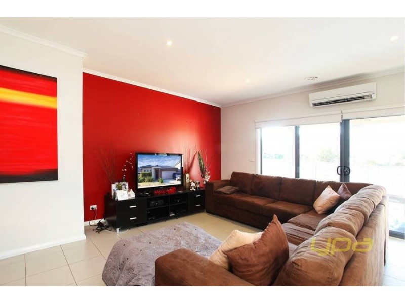 21 Kororoit Approach, Caroline Springs VIC 3023