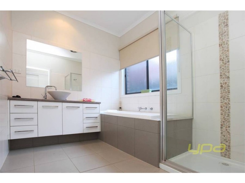 21 Kororoit Approach, Caroline Springs VIC 3023