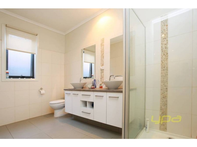 21 Kororoit Approach, Caroline Springs VIC 3023