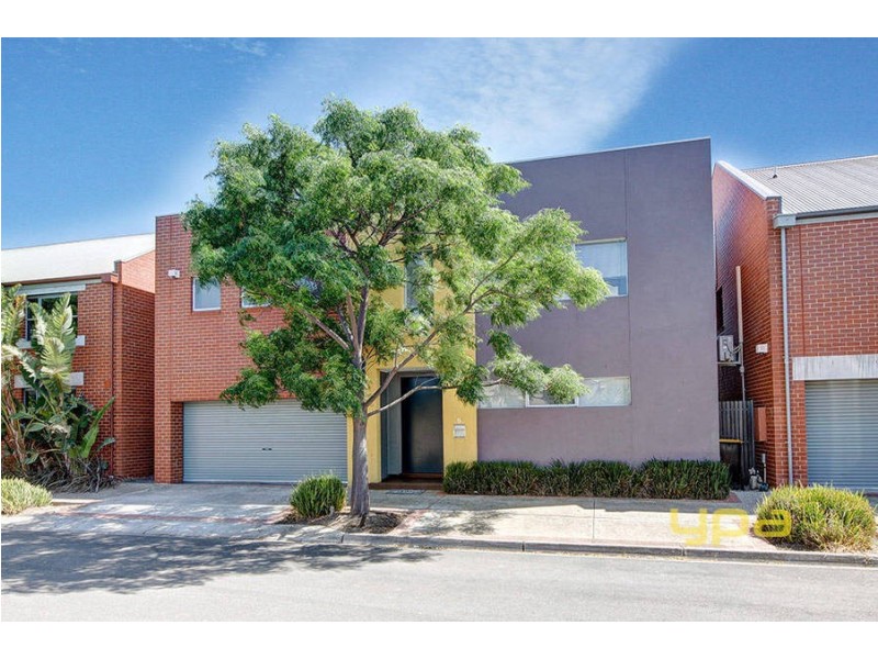 5 Fetcham Lane, Caroline Springs VIC 3023