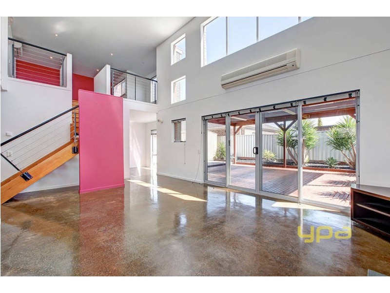 5 Fetcham Lane, Caroline Springs VIC 3023