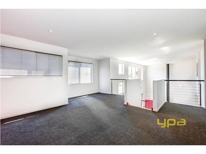 5 Fetcham Lane, Caroline Springs VIC 3023