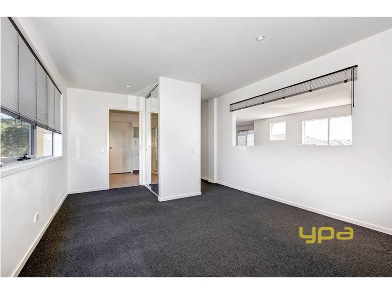 5 Fetcham Lane, Caroline Springs VIC 3023