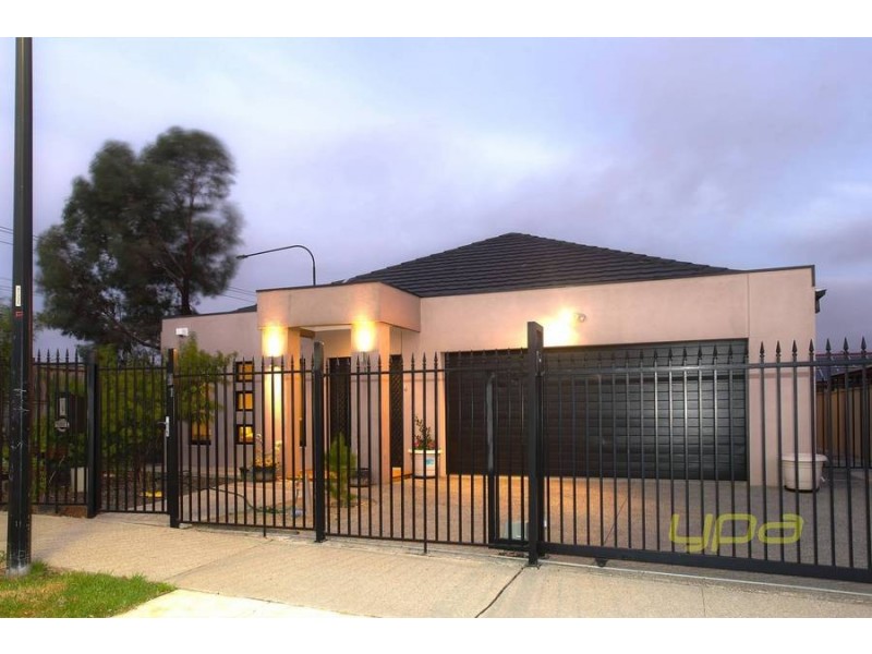 1 St Vincent Way, Caroline Springs VIC 3023