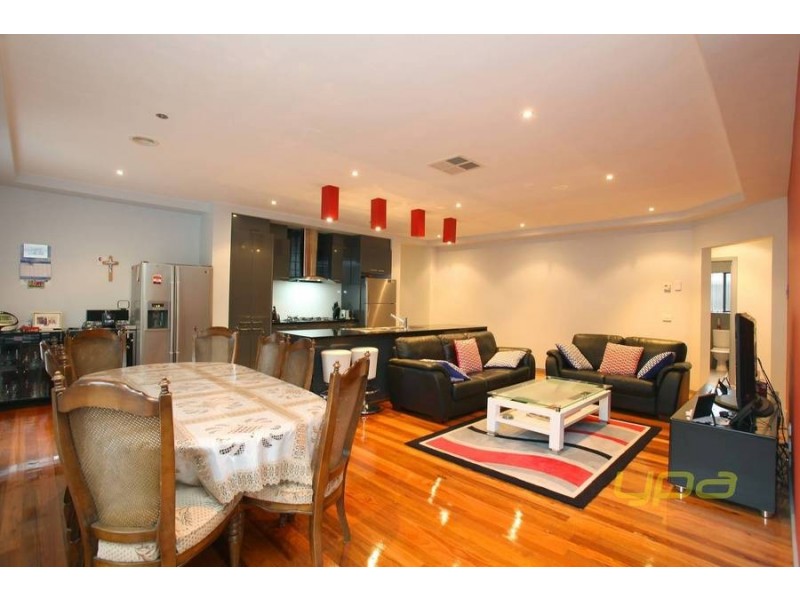 1 St Vincent Way, Caroline Springs VIC 3023