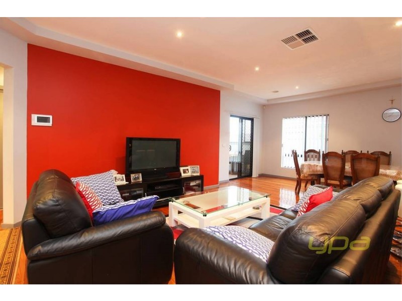 1 St Vincent Way, Caroline Springs VIC 3023