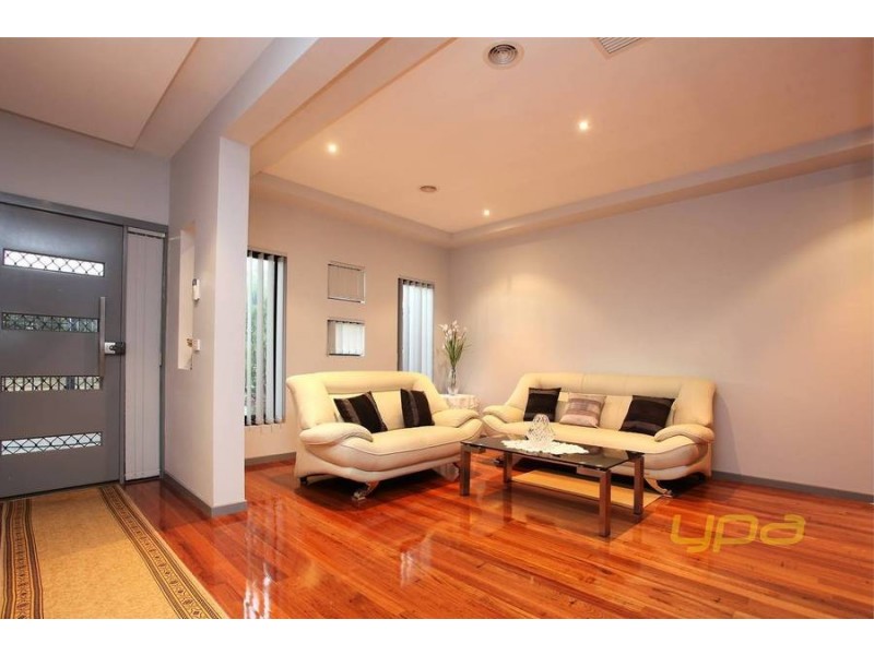 1 St Vincent Way, Caroline Springs VIC 3023