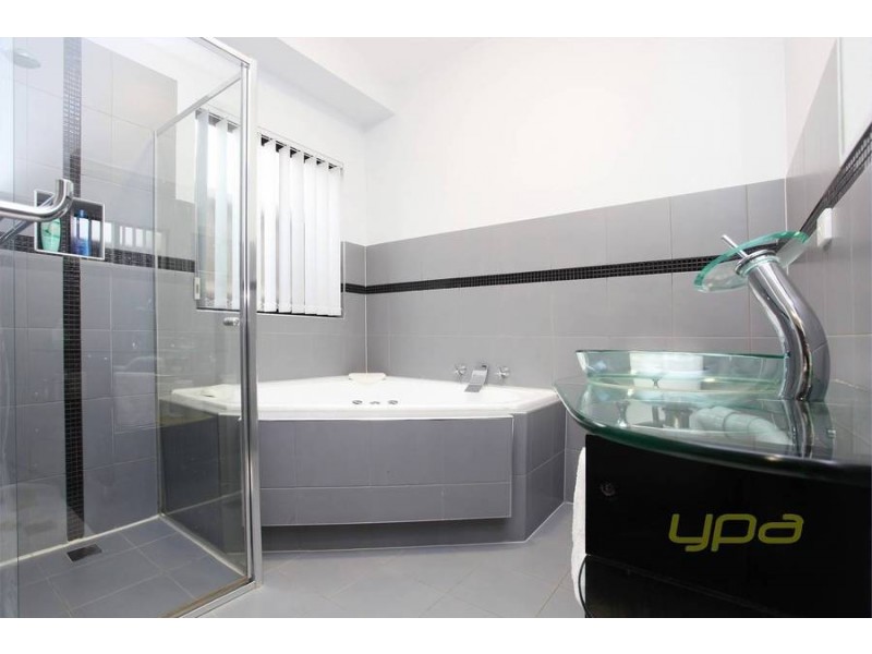 1 St Vincent Way, Caroline Springs VIC 3023