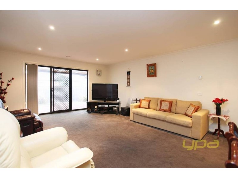 10 Cooma Place, Burnside Heights VIC 3023