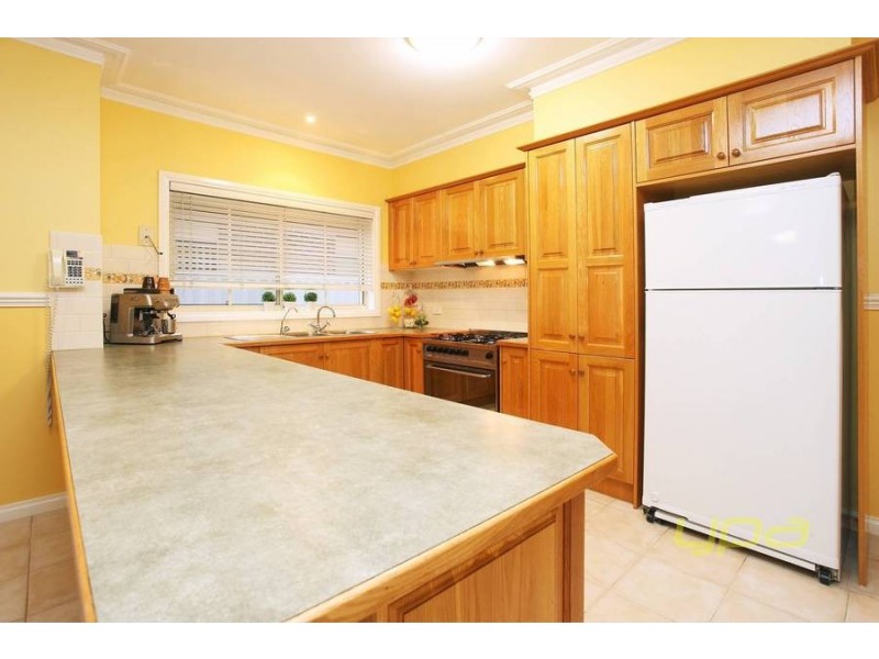 12 Macedon Close, Caroline Springs VIC 3023