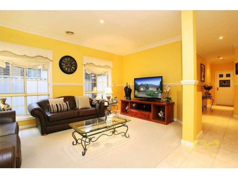 12 Macedon Close, Caroline Springs VIC 3023