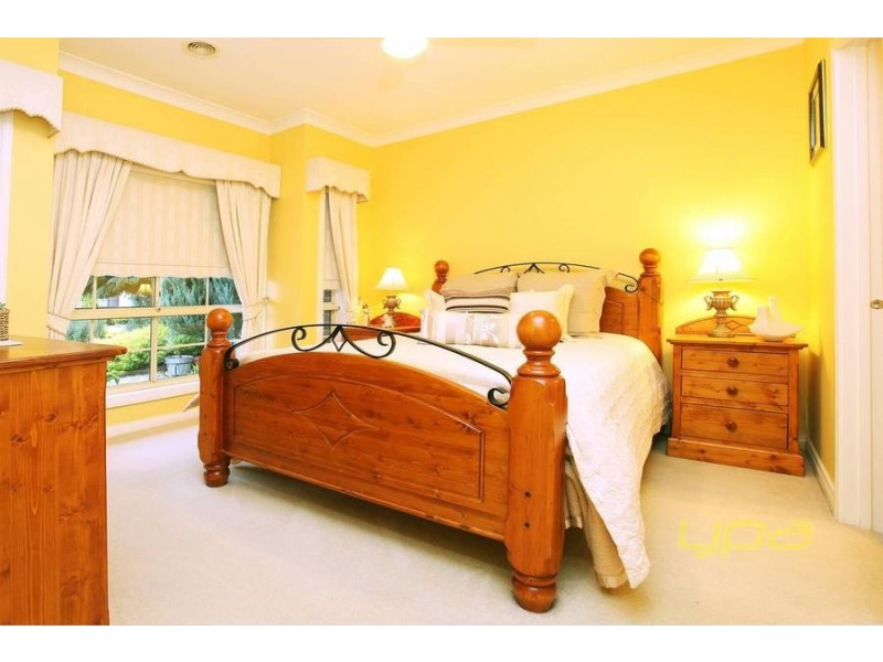 12 Macedon Close, Caroline Springs VIC 3023