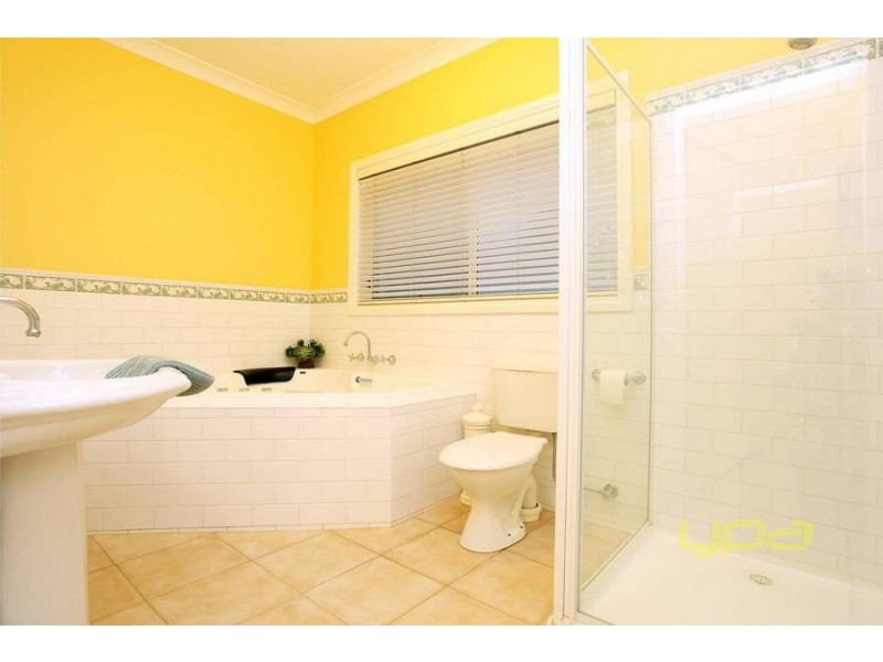 12 Macedon Close, Caroline Springs VIC 3023