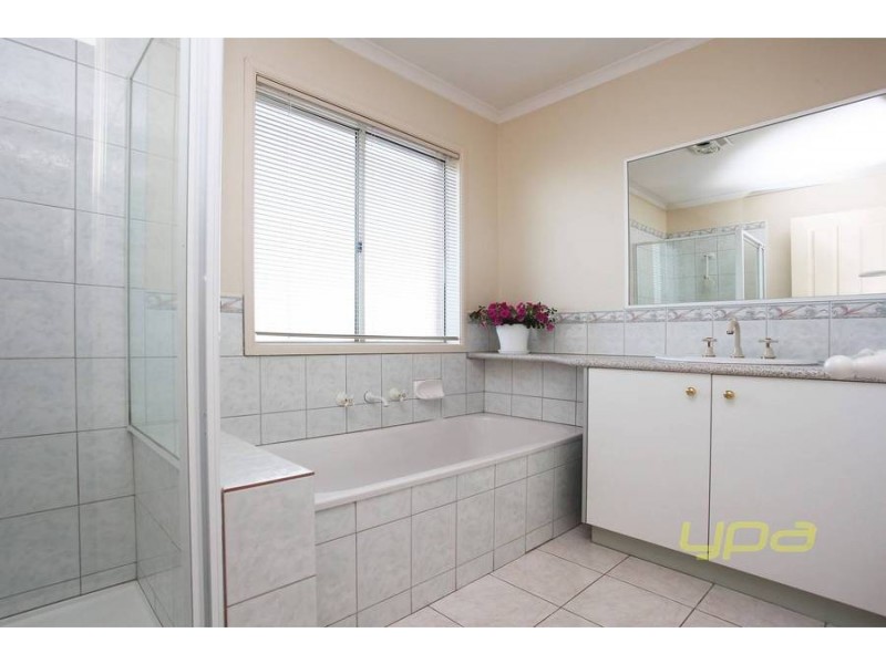 14 Archeron Court, Caroline Springs VIC 3023