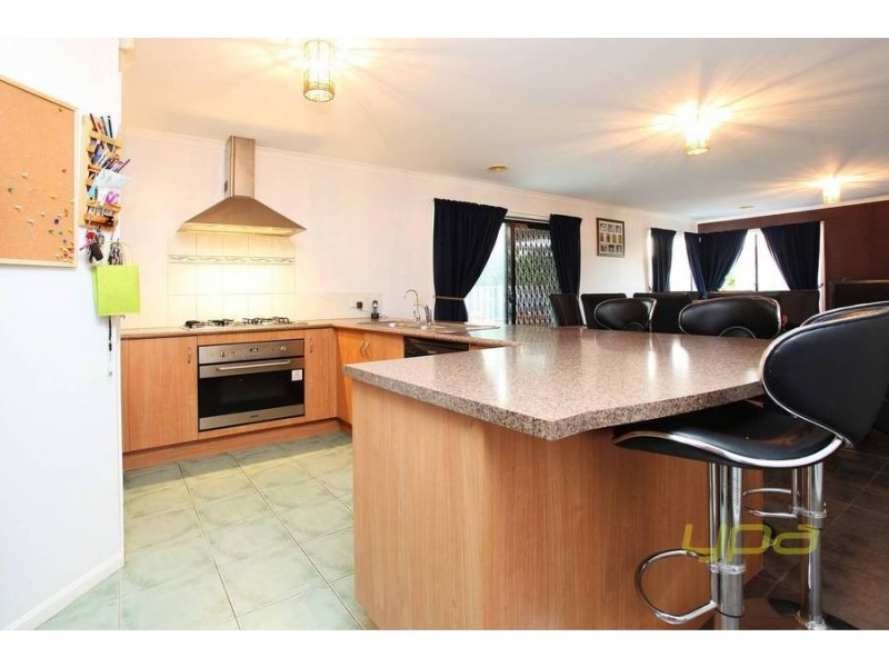 5 Pro Hart Way, Caroline Springs VIC 3023